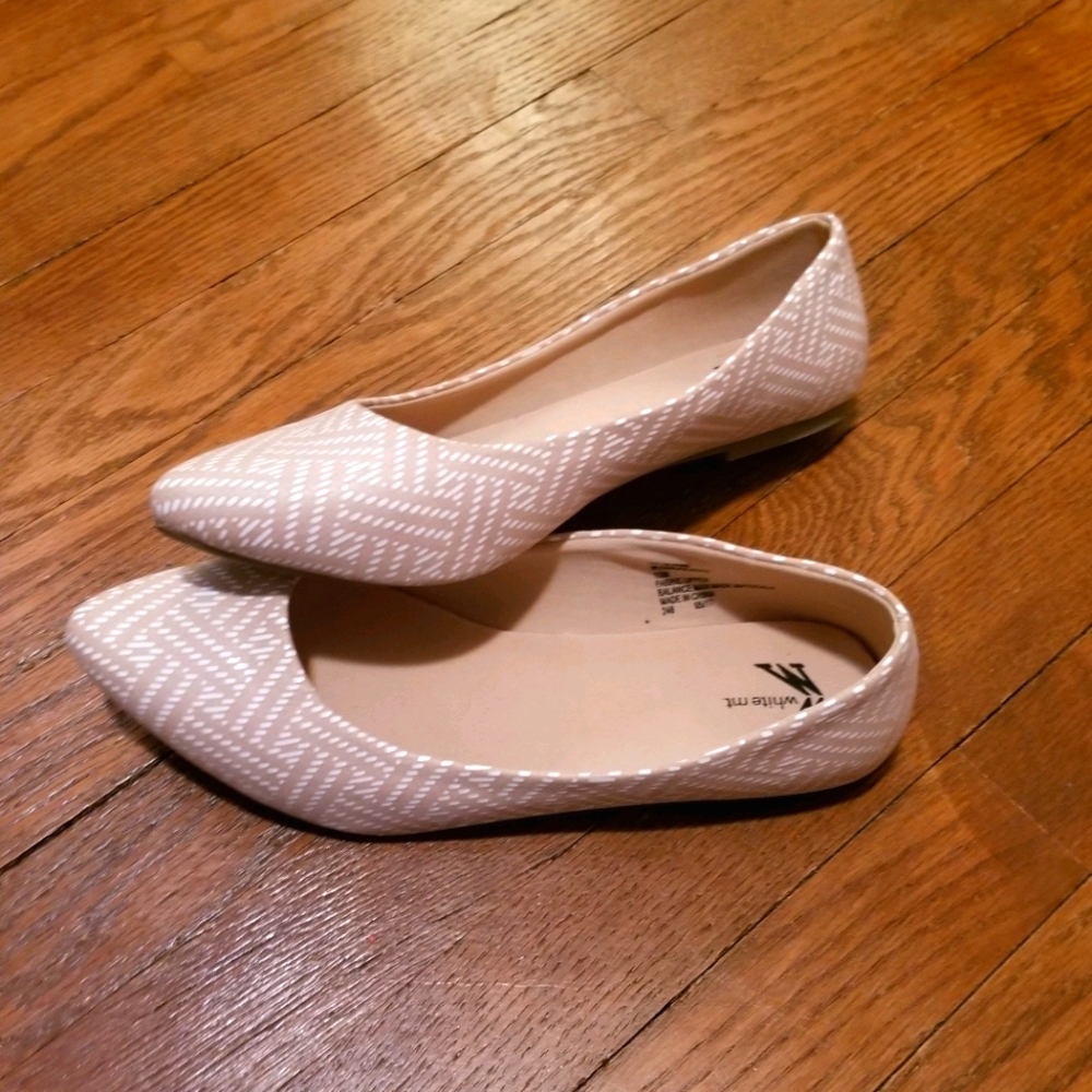 White Mt. Size 10 Pale pink and white flats